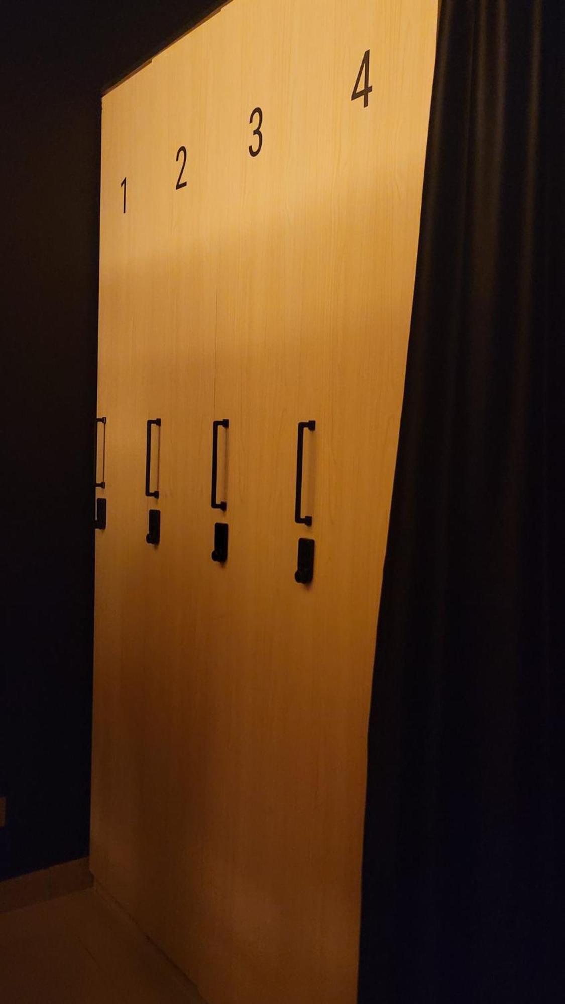 Westay Capsule Hostel Дубай Экстерьер фото