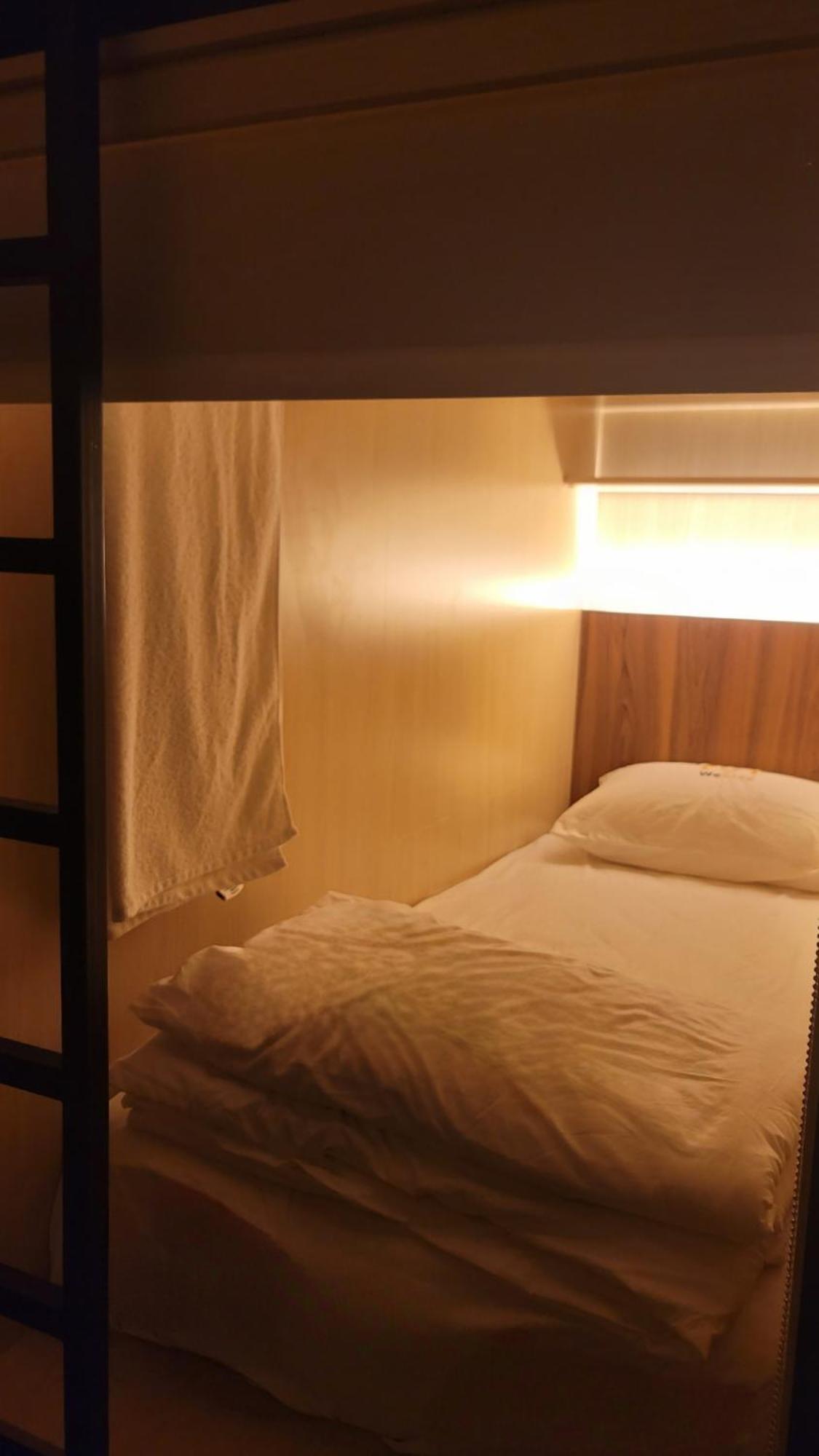 Westay Capsule Hostel Дубай Экстерьер фото