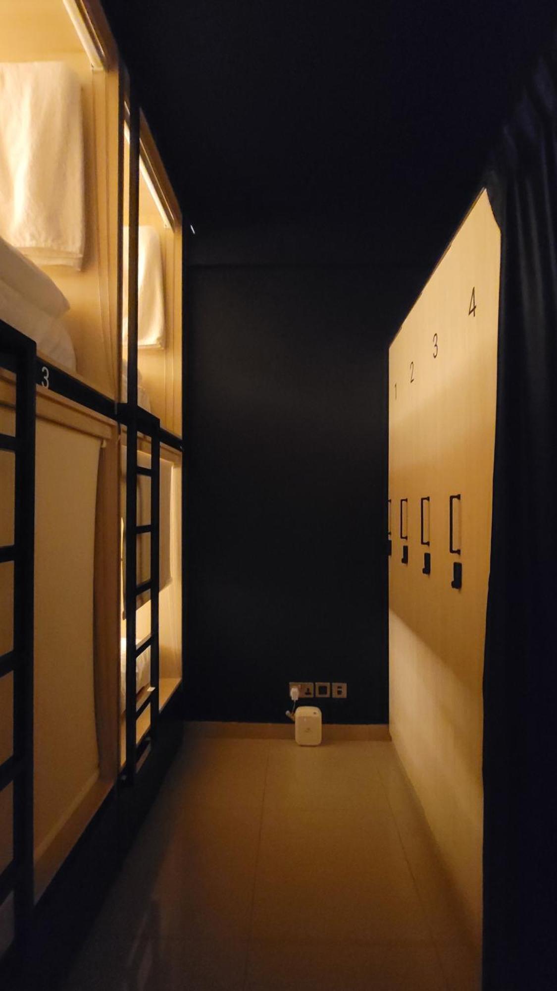 Westay Capsule Hostel Дубай Экстерьер фото