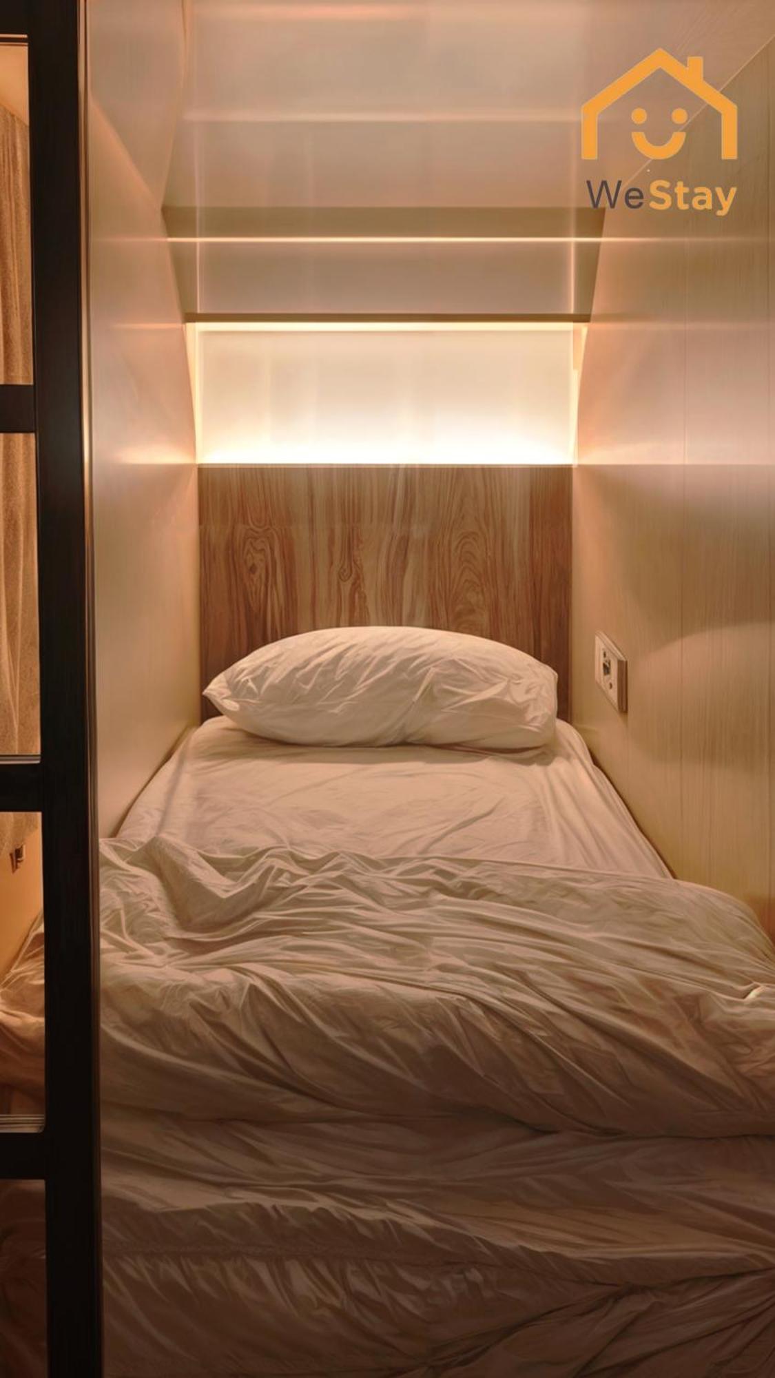 Westay Capsule Hostel Дубай Экстерьер фото
